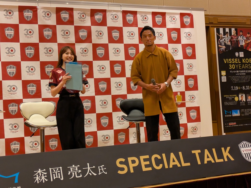 スペシャルトークショー開始前の森岡亮太氏と芥田愛菜美氏の様子1