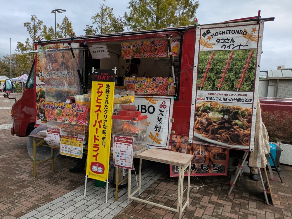 ほしとんぼのキッチンカー、ぼっかけ焼きそばやタコさんウインナーのメニュー